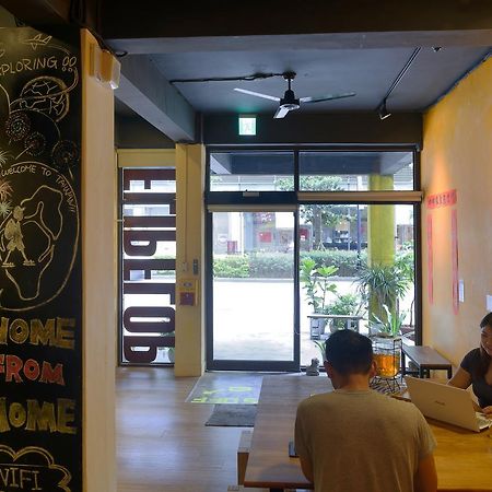 Flip Flop Hostel - Main Station Taipei Bagian luar foto
