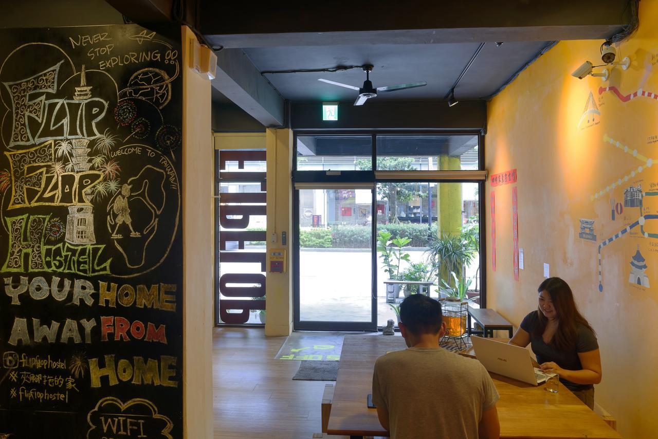 Flip Flop Hostel - Main Station Taipei Bagian luar foto