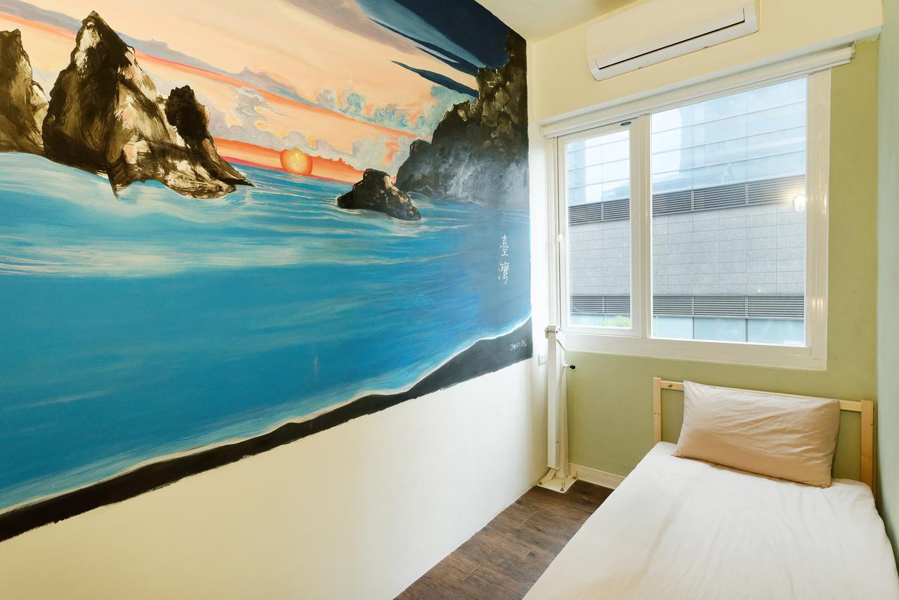 Flip Flop Hostel - Main Station Taipei Bagian luar foto