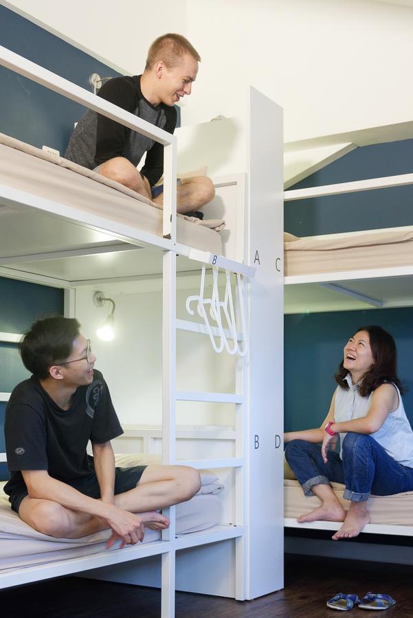 Flip Flop Hostel - Main Station Taipei Bagian luar foto