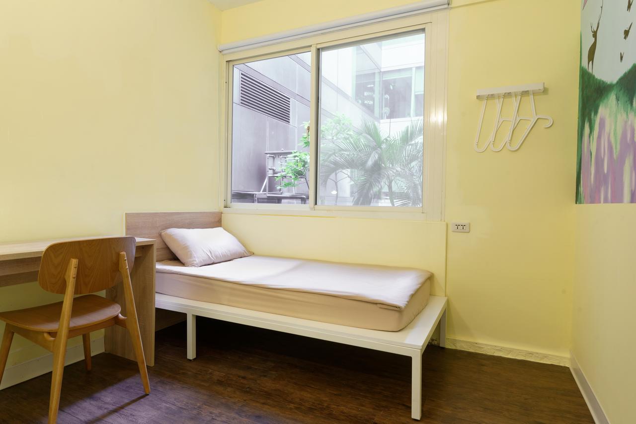 Flip Flop Hostel - Main Station Taipei Bagian luar foto