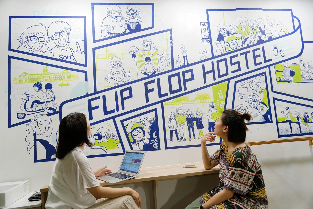 Flip Flop Hostel - Main Station Taipei Bagian luar foto