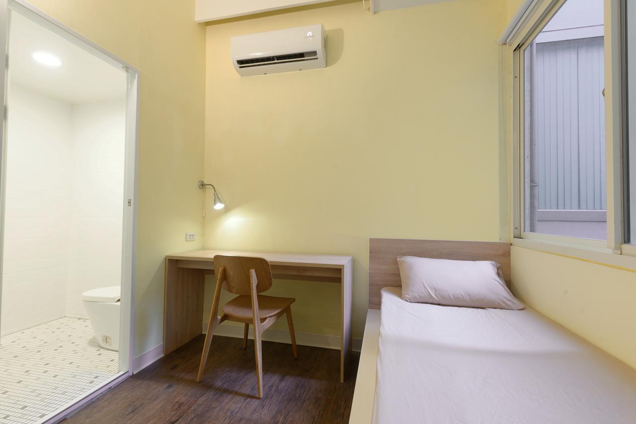 Flip Flop Hostel - Main Station Taipei Bagian luar foto